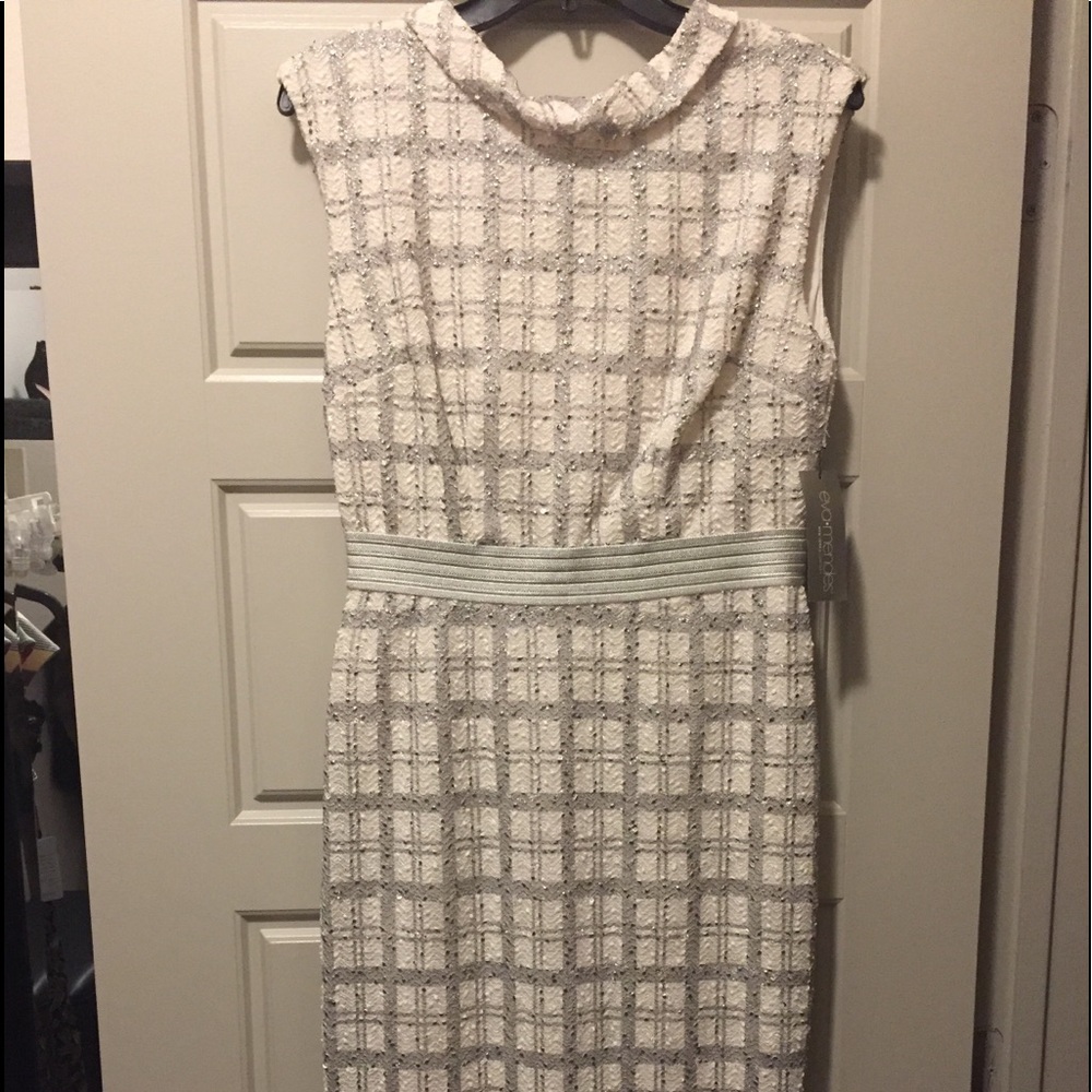 Eva Mendes cream/silver evening dress.